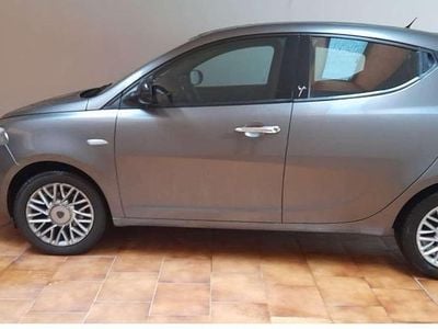 Usata Lancia Ypsilon Platinum 69 CV (50 kW) 2013 Grigio Utilitaria