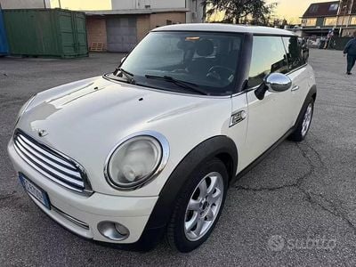 Usata Mini Cooper 122 CV (89 kW) 2010 Marrone Utilitaria