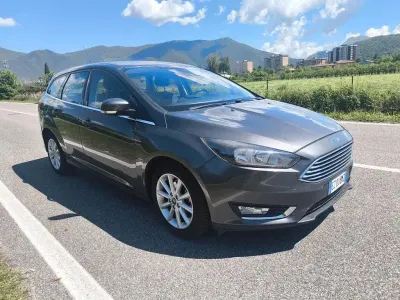 Usata Ford Focus 95 CV (69 kW) 2015 Grigio Station wagon