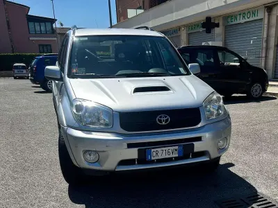 Usata Toyota RAV4 116 CV (85 kW) 2004 Argento SUV