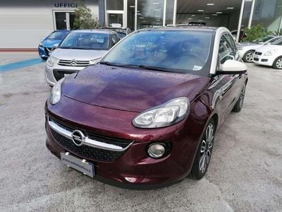 Usata Opel Adam Glam 87 CV (63 kW) 2017 Bicolor prugna / tetto panna Utilitaria