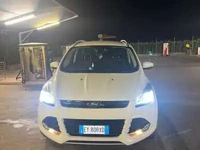Usata Ford Kuga Titanium 120 CV (88 kW) 2015 Bianco SUV