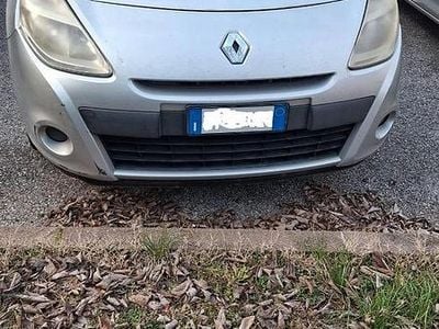 Gebraucht Renault Clio II 78 PS (57 kW) 2010 Grau Van