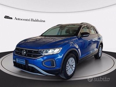 Usata VW T-Roc Life 150 CV (110 kW) 2022 Blu ravenna metalizzato SUV