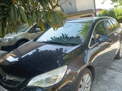 Usata Opel Astra 110 CV (80 kW) 2012 Station wagon