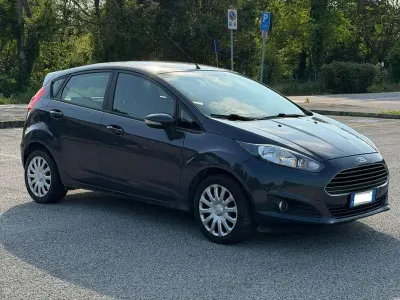 Usata Ford Fiesta 92 CV (67 kW) 2015 Blu/azzurro Utilitaria