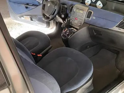 Usata Lancia Ypsilon 80 CV (58 kW) 2004 Grigio Utilitaria