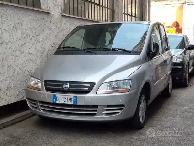 Usata Fiat Multipla 103 CV (75 kW) 2006 Grigio Monovolume