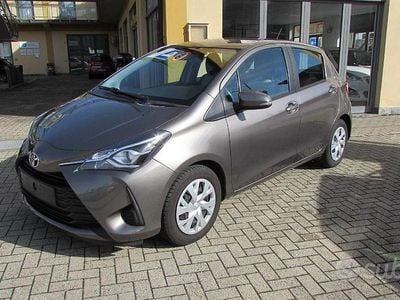 Usata Toyota Yaris Business Edition 69 CV (50 kW) 2017 Grigio Berlina