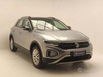Usata VW T-Roc Life 150 CV (110 kW) 2024 Grigio SUV