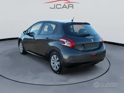Usata Peugeot 208 Allure 68 CV (50 kW) 2013 Grigio Utilitaria