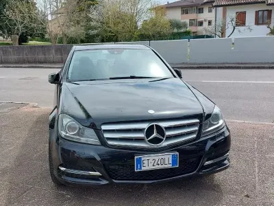 Usata Mercedes C200 136 CV (100 kW) 2013 Nero Berlina