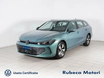 Usata VW Passat Business 150 CV (110 kW) 2024 Verde Station wagon