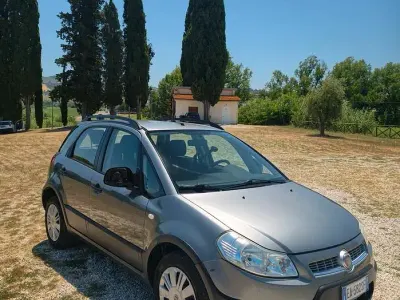 Usata Fiat Sedici 120 CV (88 kW) 2011 Grigio SUV
