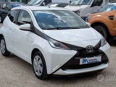 Usata Toyota Aygo 69 CV (50 kW) 2017 Bianco Utilitaria