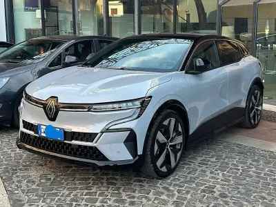 Usata Renault Megane E-Tech Techno 160 kW (218 CV) 2024 Argento Berlina
