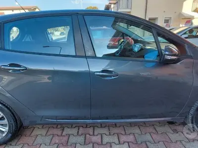 Usata Peugeot 208 82 CV (60 kW) 2017 Bluazzurro Utilitaria