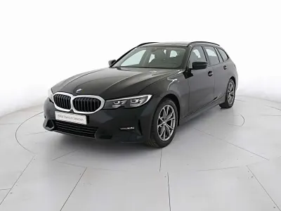 Usata BMW 320 Sport Line 190 CV (139 kW) 2020 Black sapphire Station wagon