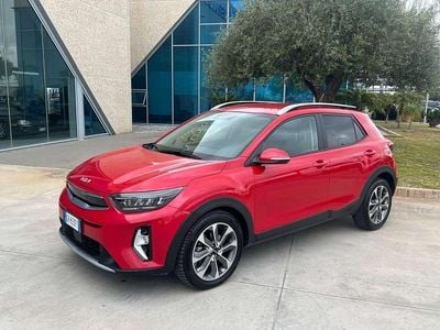Begagnad Kia Stonic Style 101 HK (74 kW) 2023 Röd SUV