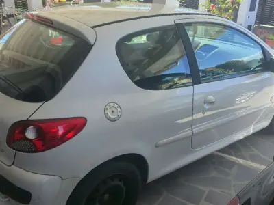 Usata Peugeot 206 60 CV (44 kW) 2012 Berlina