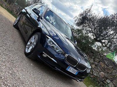 Usata BMW 320 Luxury Line 190 CV (139 kW) 2017 Blu Station wagon