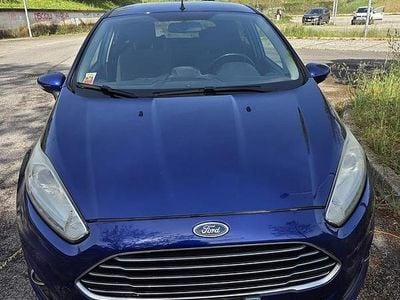 Begagnad Ford Fiesta 75 HK (55 kW) 2014 Blå Halvkombi
