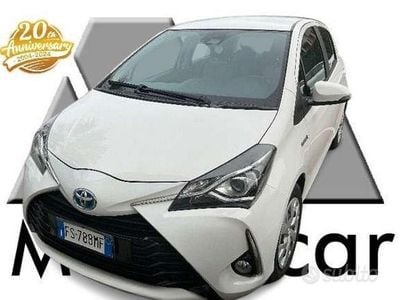Usata Toyota Yaris Hybrid Business Edition 73 CV (53 kW) 2018 Bianco Berlina