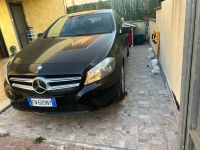 Usata Mercedes A180 Premium 109 CV (80 kW) 2015 Nero Utilitaria