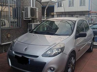 Usata Renault Clio II Dynamique 75 CV (55 kW) 2011 Grigio Berlina