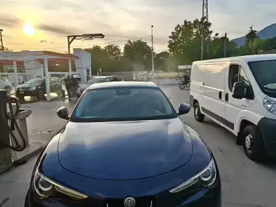 Usata Alfa Romeo Stelvio 210 CV (154 kW) 2017 Bluazzurro SUV