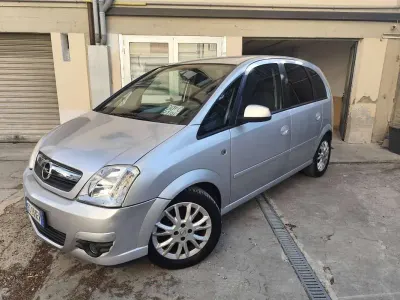 Usata Opel Meriva Enjoy 90 CV (66 kW) 2010 Argento Monovolume