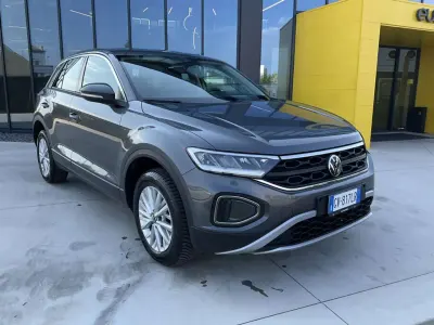 Usata VW T-Roc Life 116 CV (85 kW) 2023 Grigio SUV