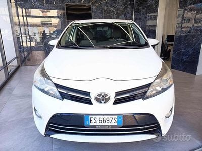 Usata Toyota Verso Active 131 CV (96 kW) 2013 Bianco Monovolume