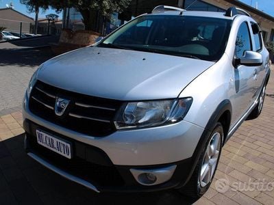 Usata Dacia Sandero Prestige 90 CV (66 kW) 2015 Grigio SUV