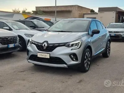 Usata Renault Captur Techno 91 CV (66 kW) 2024 Grigio SUV