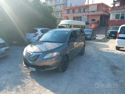 Usata Lancia Ypsilon 75 CV (55 kW) 2012 Grigio Utilitaria
