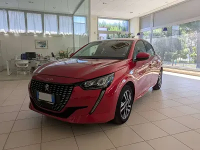 Usata Peugeot 208 Allure 102 CV (75 kW) 2021 Rosso Utilitaria