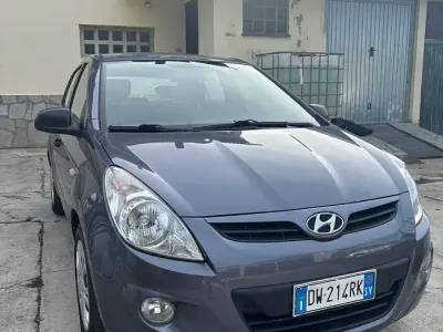 Usata Hyundai i20 Comfort 78 CV (57 kW) 2009 Grigio Utilitaria