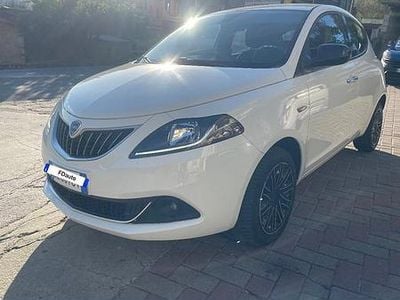 Usata Lancia Ypsilon Gold 69 CV (50 kW) 2022 Bianco Utilitaria
