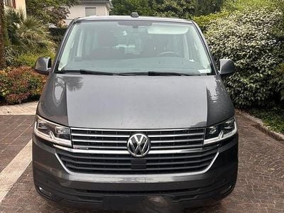 Begagnad VW Multivan Comfortline 204 HK (150 kW) 2022 Grå Van