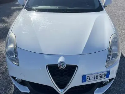 Usata Alfa Romeo Giulietta Distinctive 140 CV (102 kW) 2011 Bianco Utilitaria