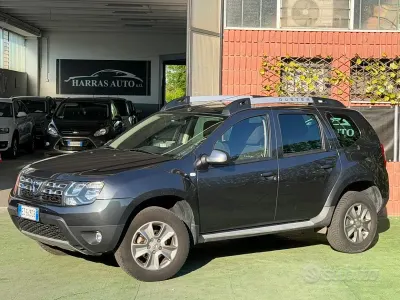 Usata Dacia Duster Lauréate 105 CV (77 kW) 2015 Grigio SUV