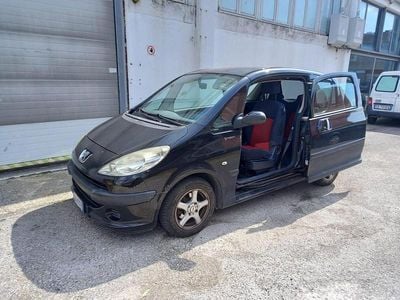 Begagnad Peugeot 1007 70 HK (51 kW) 2006 Svart Minibuss