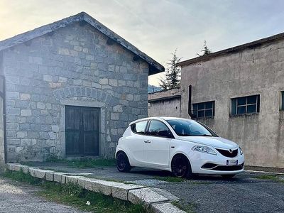 Usata Lancia Ypsilon 95 CV (69 kW) 2011 Bianco Utilitaria
