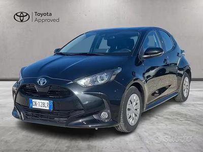 Second-hand Toyota Yaris Active 72 CP (52 kW) 2023 Negru Hatchback