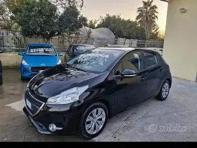 Usata Peugeot 208 Active 82 CV (60 kW) 2012 Nero Utilitaria