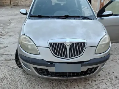 Usata Lancia Ypsilon 60 CV (44 kW) 2004 Grigio Utilitaria