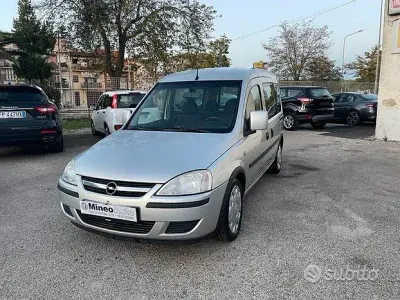 Usata Opel Combo 75 CV (55 kW) 2011 Grigio Monovolume
