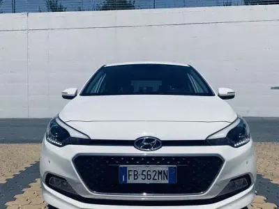 Usata Hyundai i20 Style 101 CV (74 kW) 2016 Bianco Utilitaria