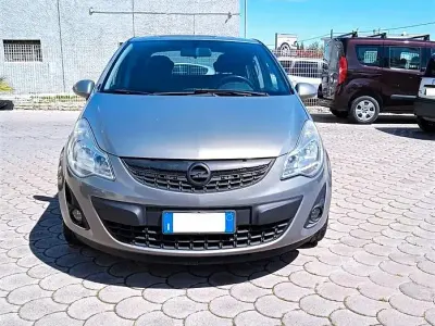 Usata Opel Corsa Cosmo 75 CV (55 kW) 2011 Grigio Utilitaria